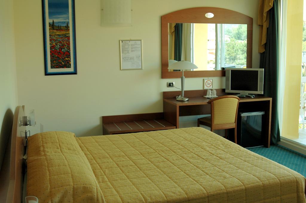 Hotel Capri Bardolino 3S 객실 사진
